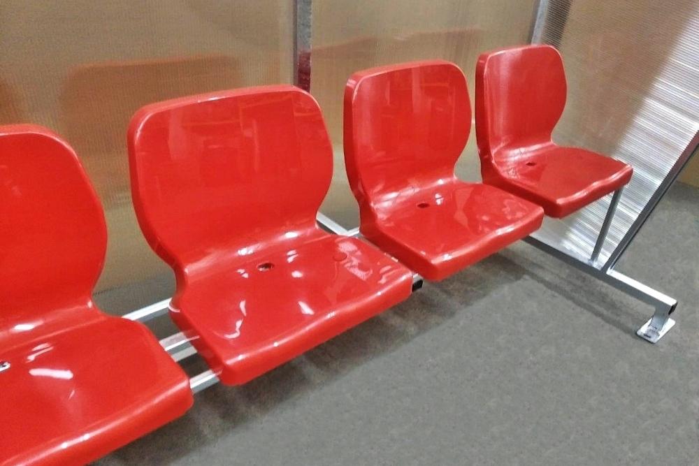 Sitze für Kabinen für Fußballspieler - modern und komfortabel