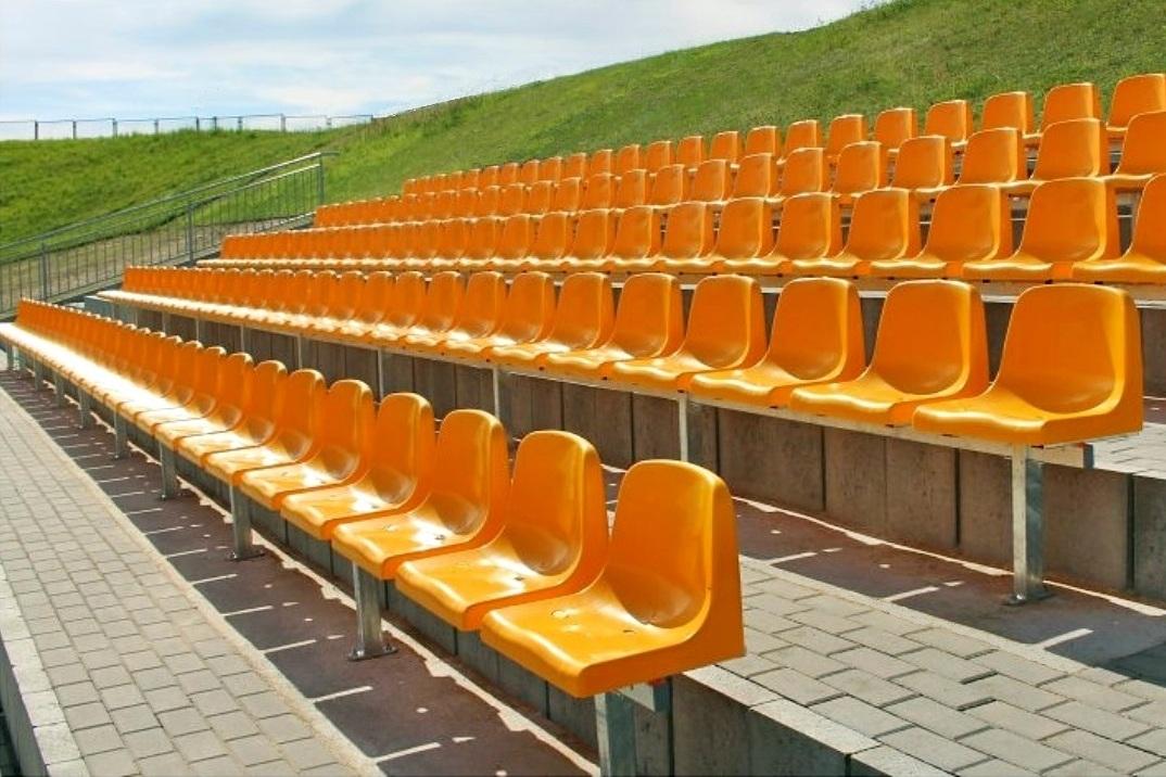 Stadionsitze mit Metallkonstruktion prostar poznan