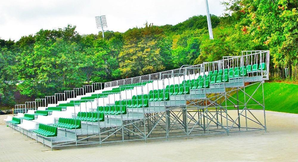 moderne Tribünen für Zuschauer - Kunststoff-Stadionsitze - verschiedene Modelle