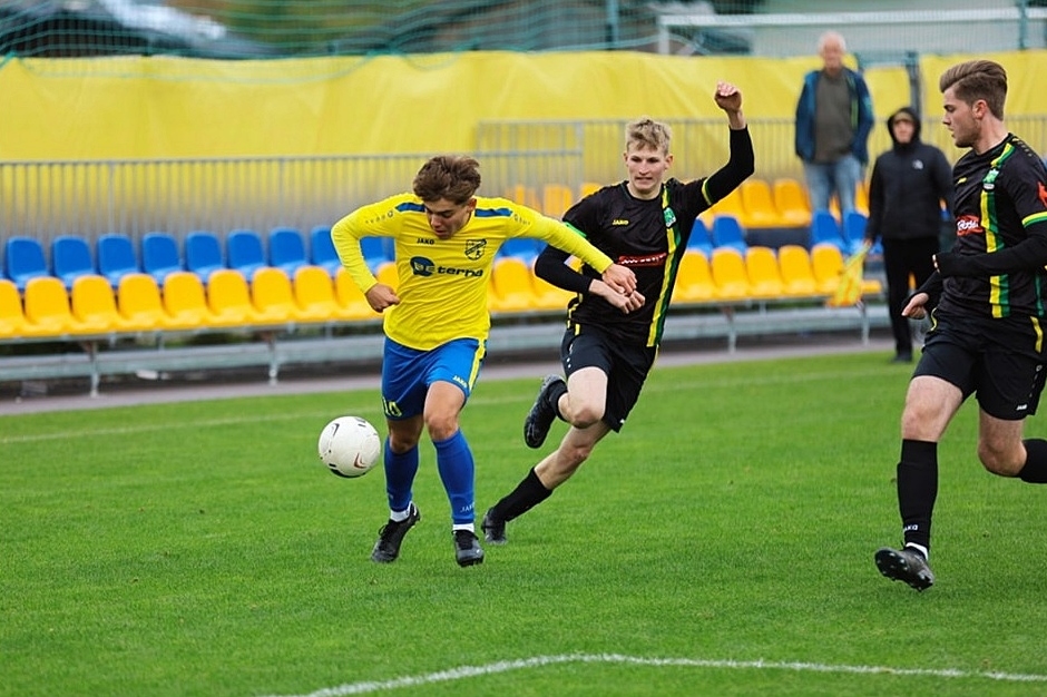 Tribünen mit stadionsitze